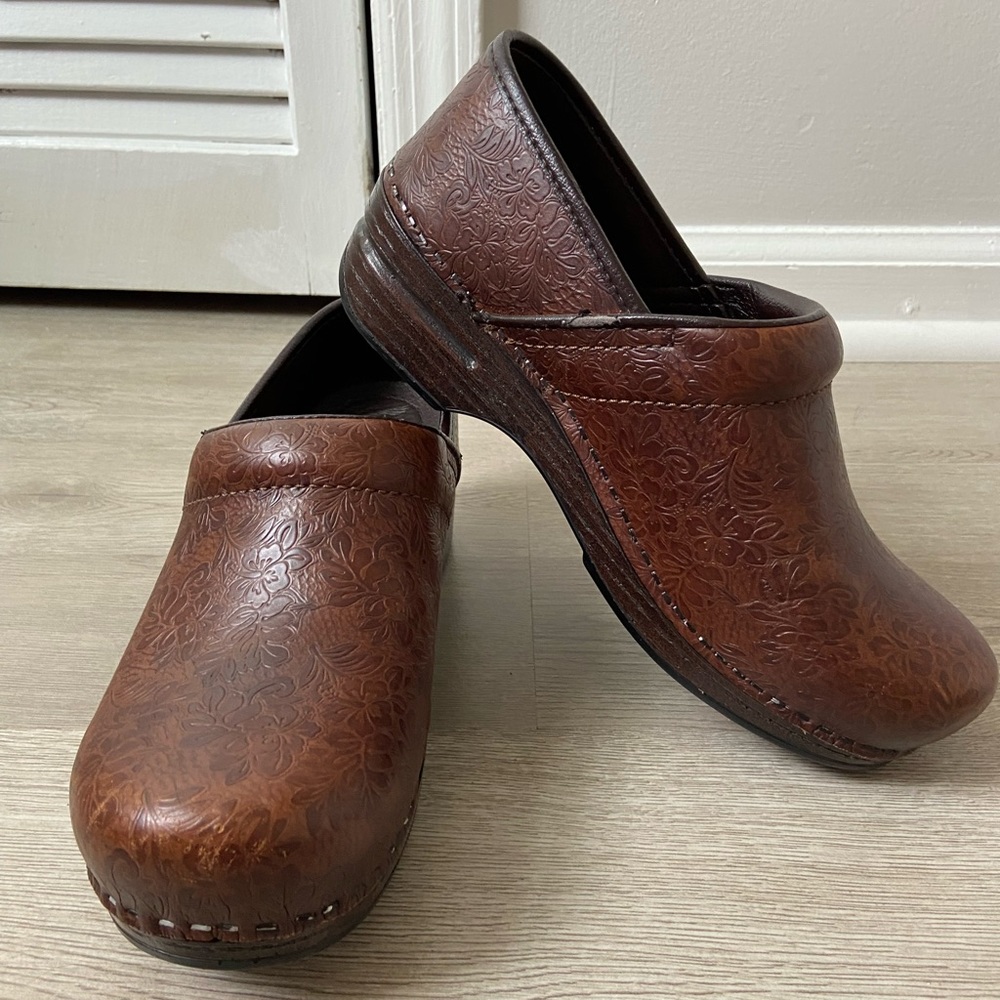 Dansko XP size 37 clogs.